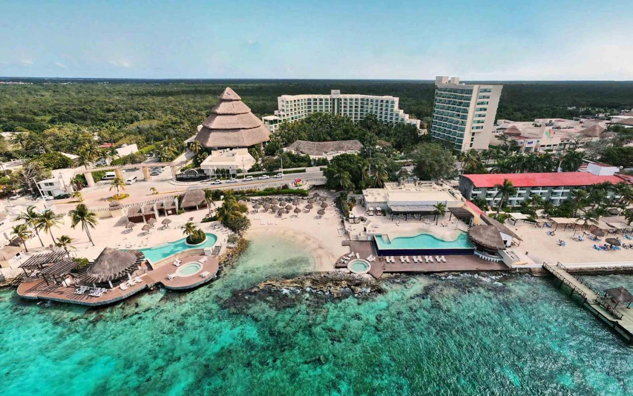 Готель Grand Park Royal Косумель Екстер'єр фото Aerial view of the resort