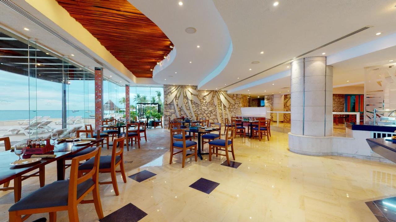 Готель Grand Park Royal Косумель Екстер'єр фото The restaurant at the hotel