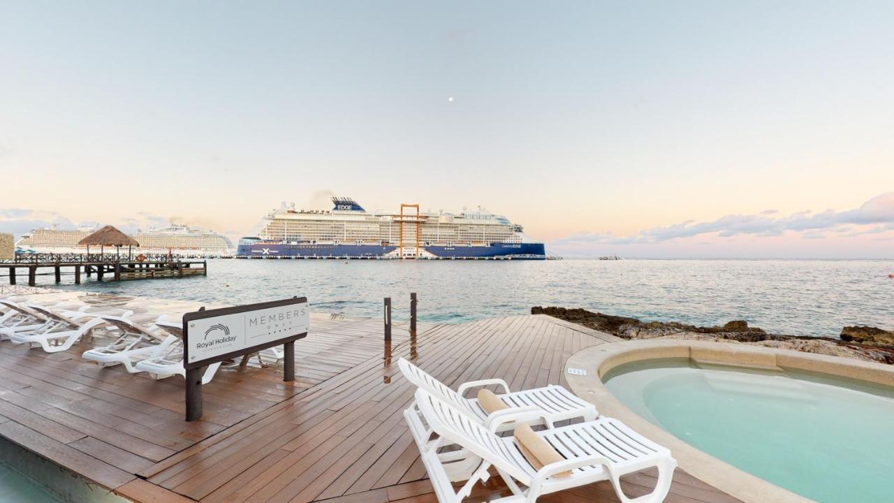 Готель Grand Park Royal Косумель Екстер'єр фото Cruise ship at the port of Cozumel