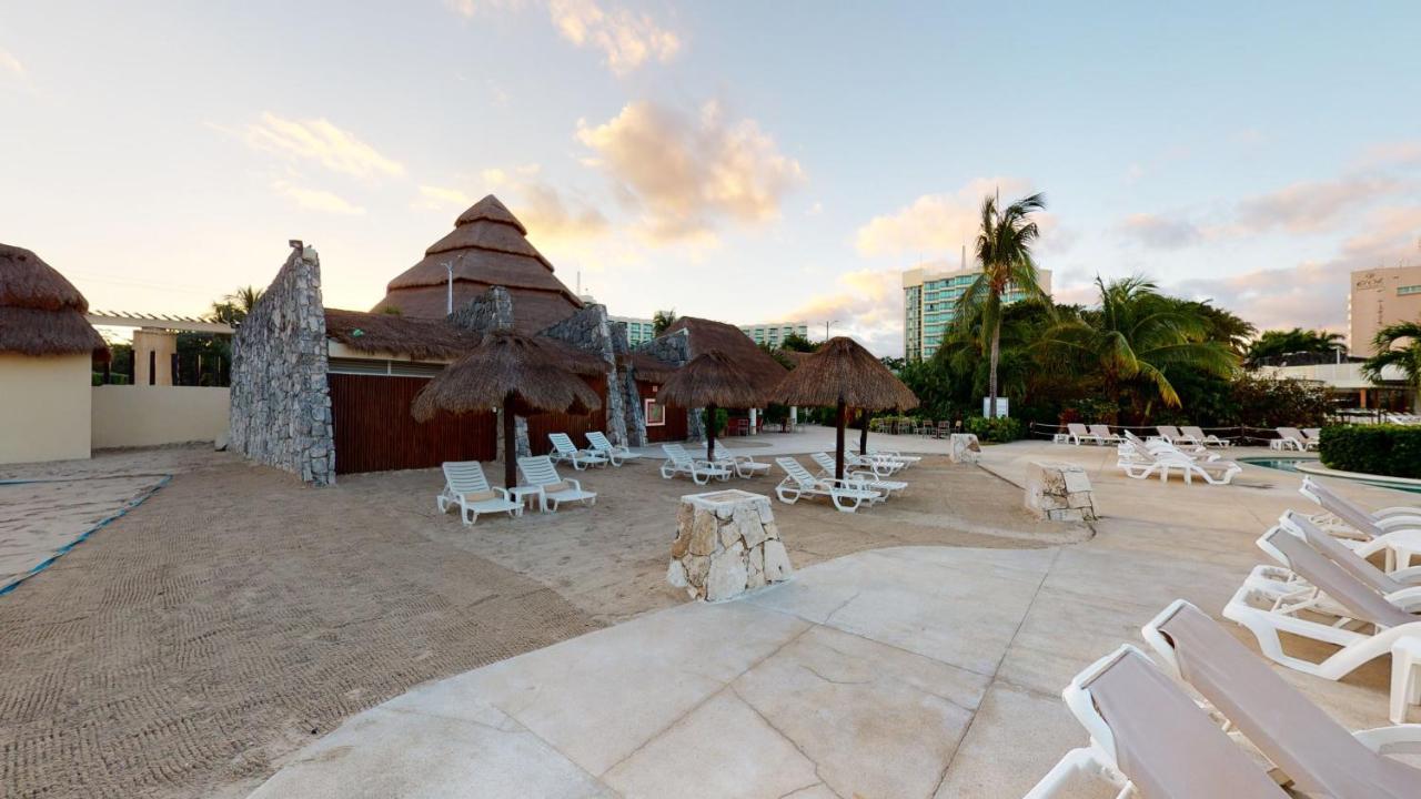 Готель Grand Park Royal Косумель Екстер'єр фото Beach at the Grand Palladium Hotel