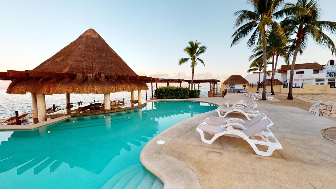 Готель Grand Park Royal Косумель Екстер'єр фото Pool at the Grand Palladium Hotel