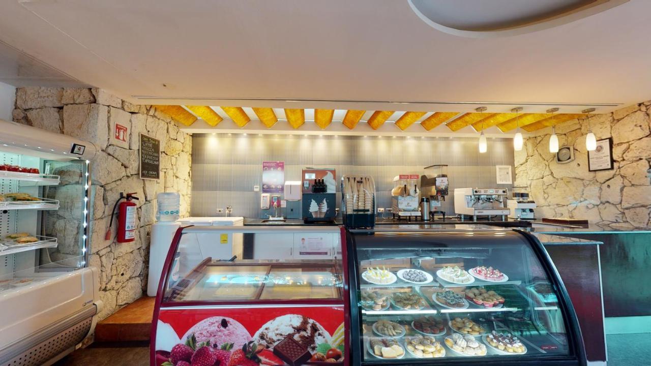 Готель Grand Park Royal Косумель Екстер'єр фото Gelateria in India